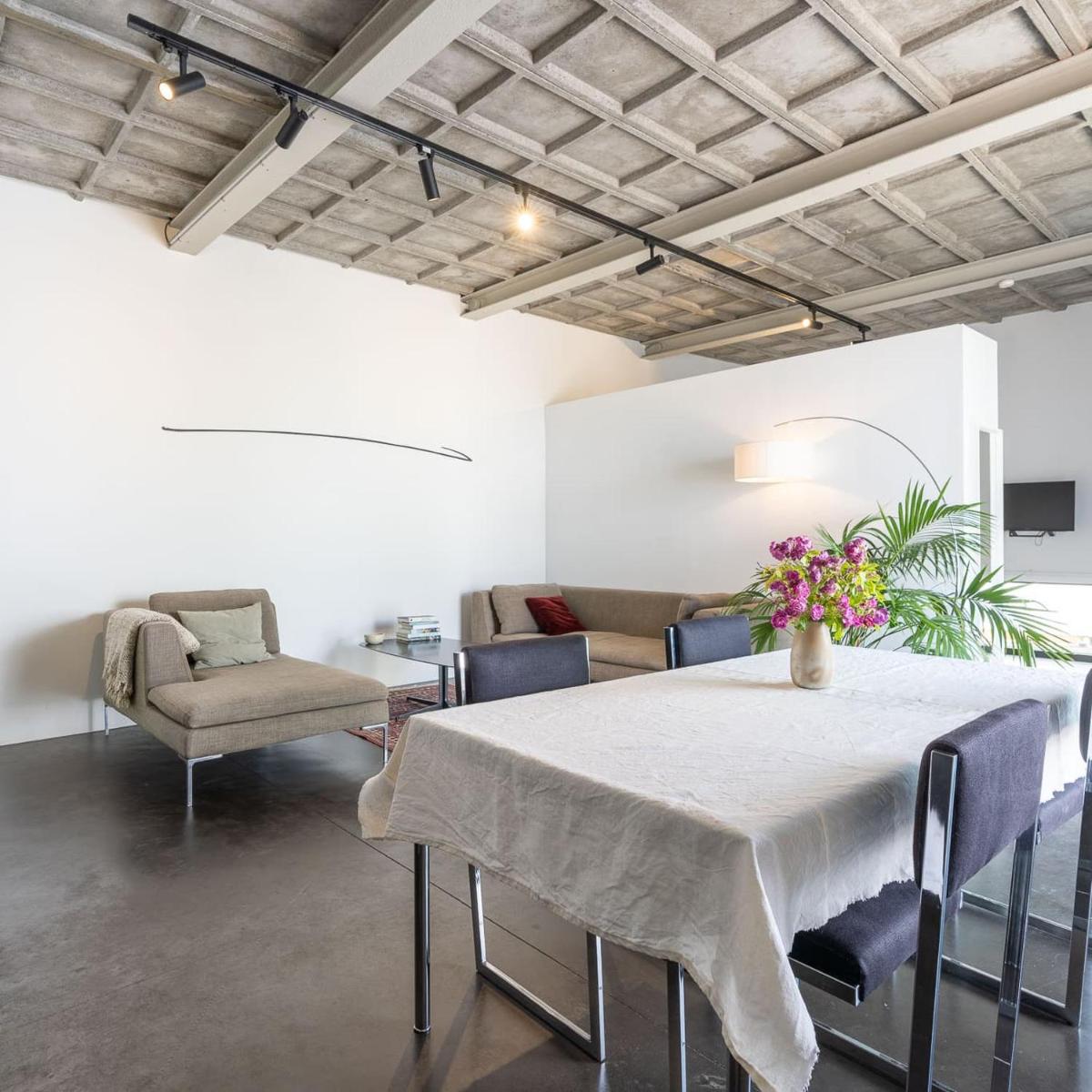 Loft van 90 m² met grote binnentuin. - Housity