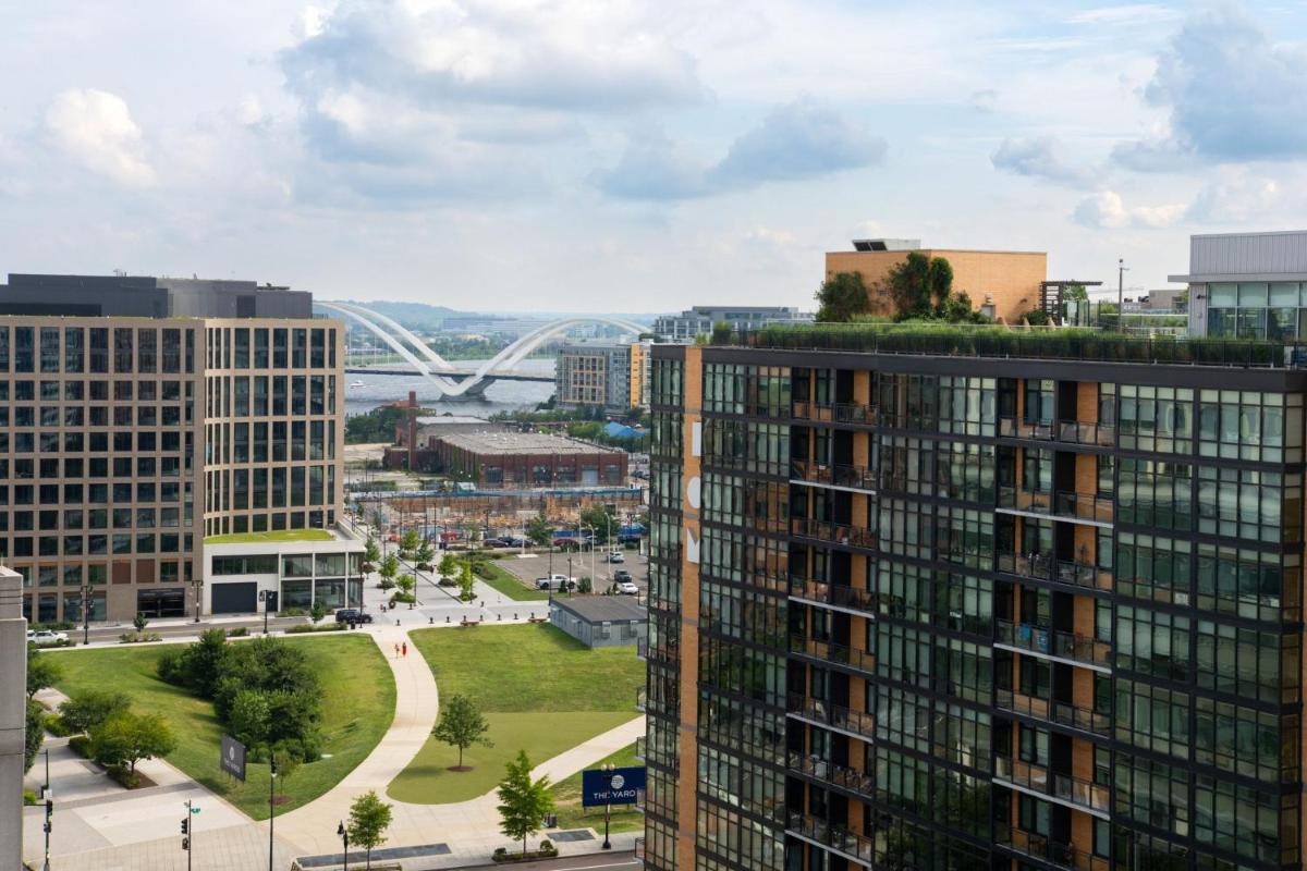 Courtyard by Marriott Washington Capitol Hill/Navy Yard - Housity