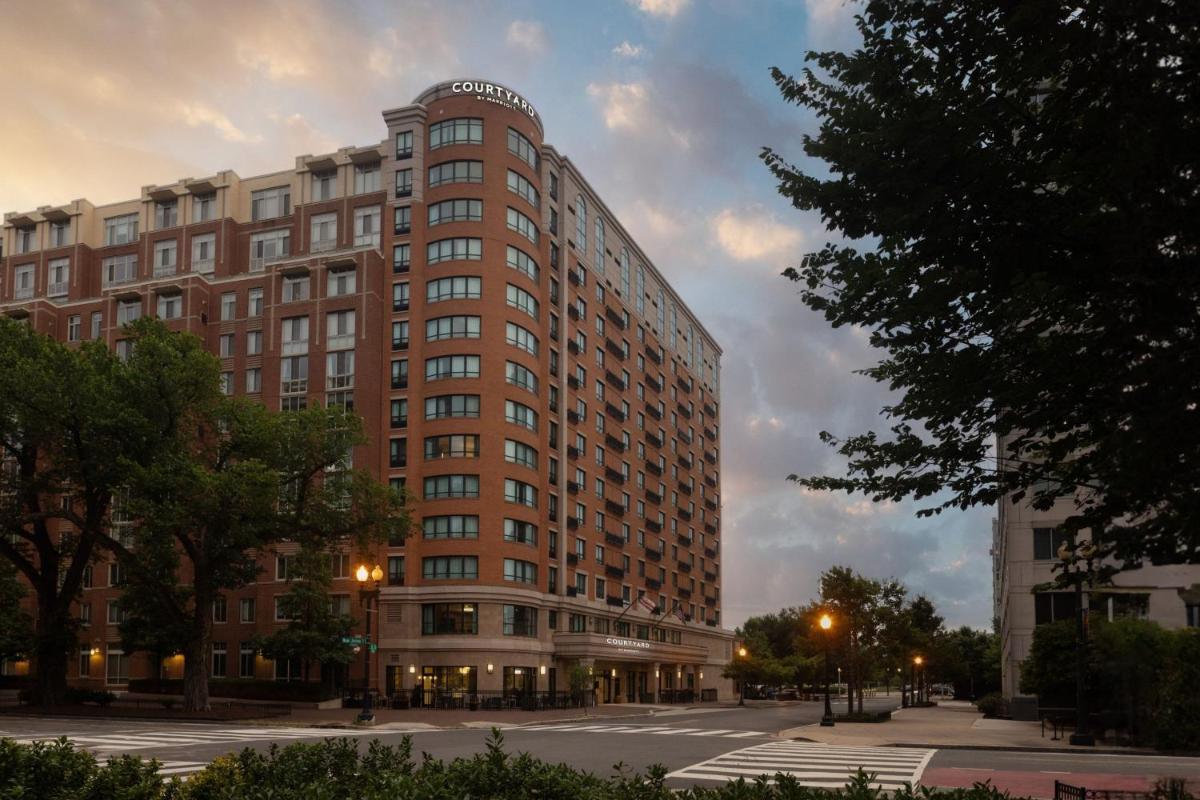 Courtyard by Marriott Washington Capitol Hill/Navy Yard - Housity