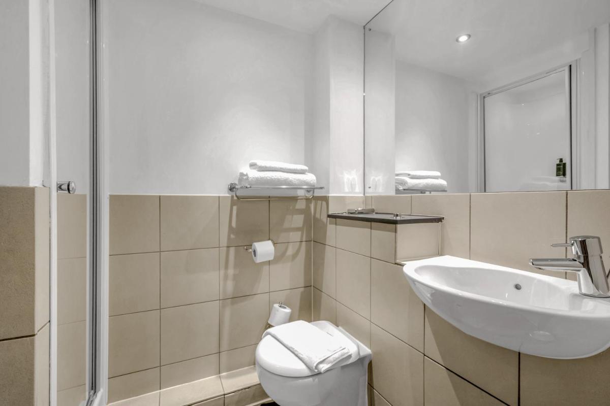 Roomzzz Leeds City West - Housity