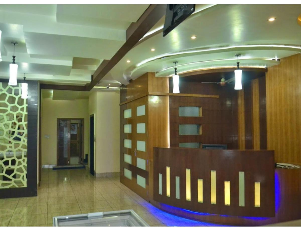 Suitetrails - Hotel Crystal, Ganganagar