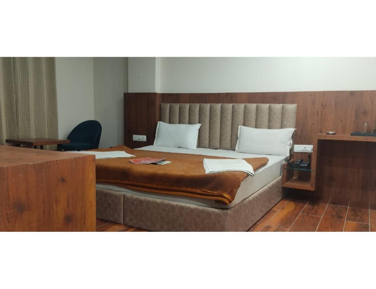 Suitetrails - Hotel Crystal, Ganganagar