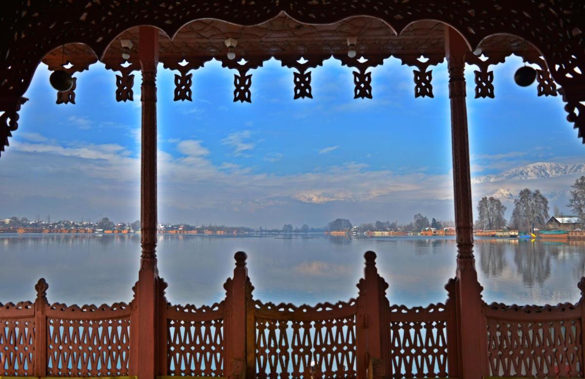 Suitetrails - Golden Flower Heritage Houseboat