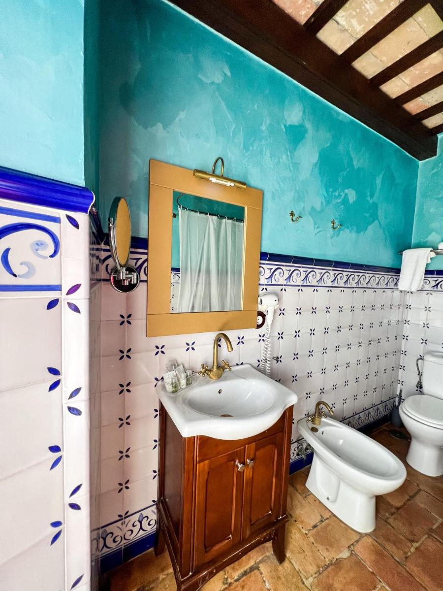Hostal Servilia - Housity