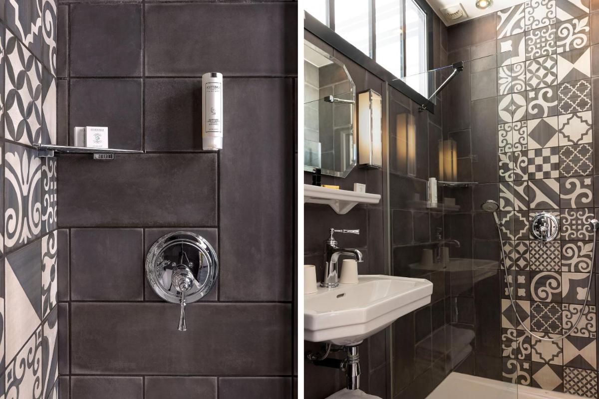 une salle de bain avec un lavabo et un miroir dans l'établissement Hôtel Fabric, à Paris