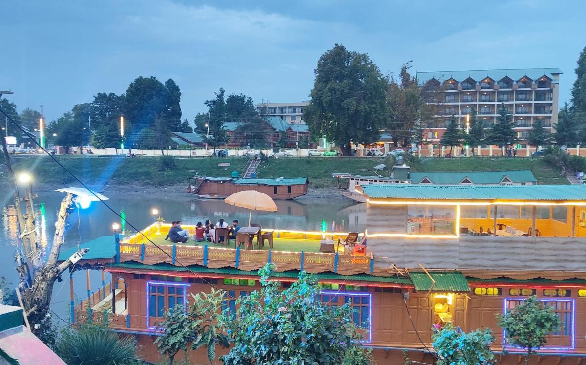 Houseboat Karima palace - Housity