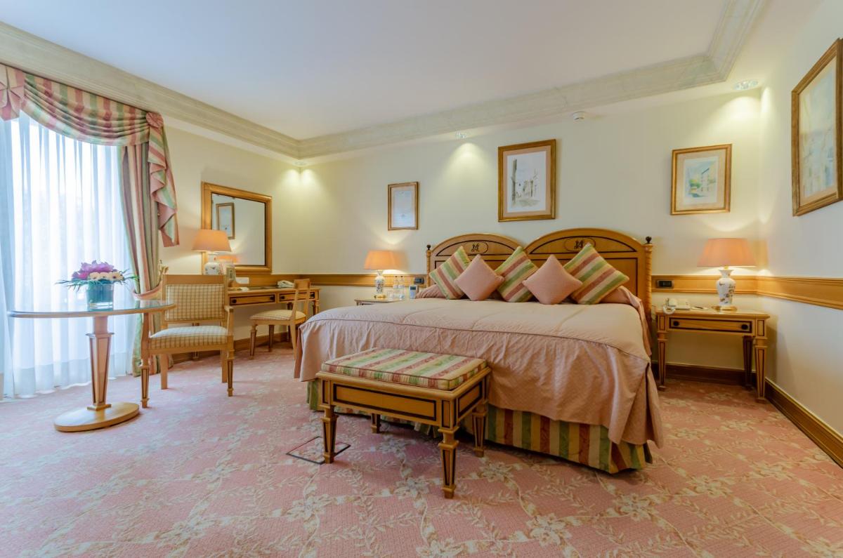 Uma cama ou camas num quarto em Olissippo Lapa Palace – The Leading Hotels of the World