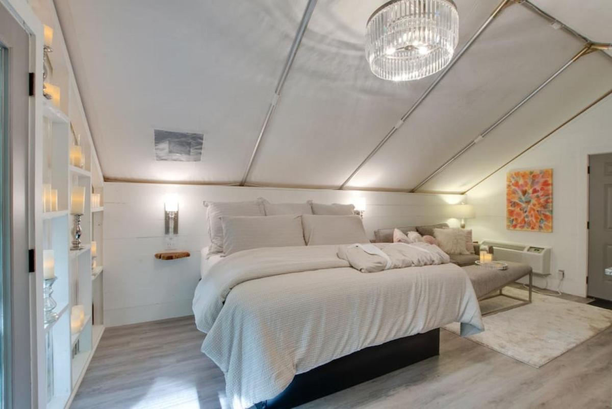 Love Shack Luxury Glamping Tent Honeymoon Theme - Housity