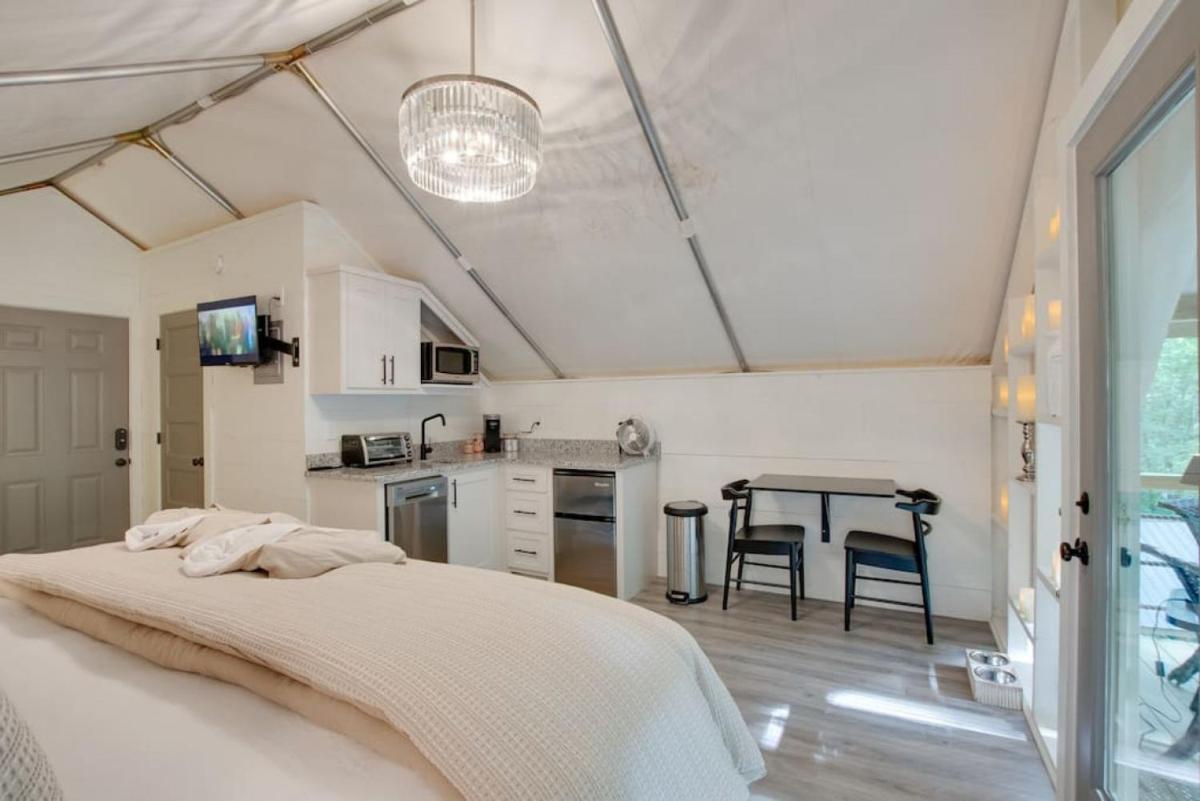 Love Shack Luxury Glamping Tent Honeymoon Theme - Housity