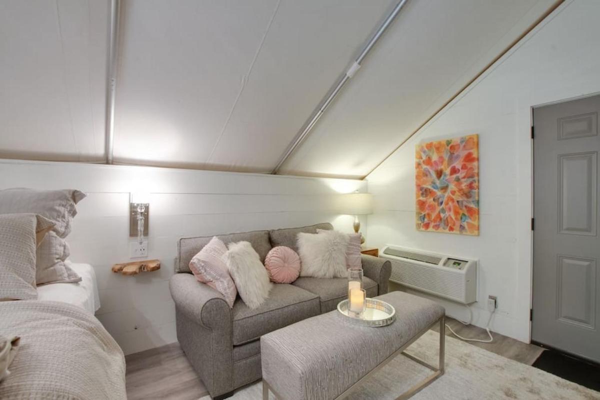Love Shack Luxury Glamping Tent Honeymoon Theme - Housity