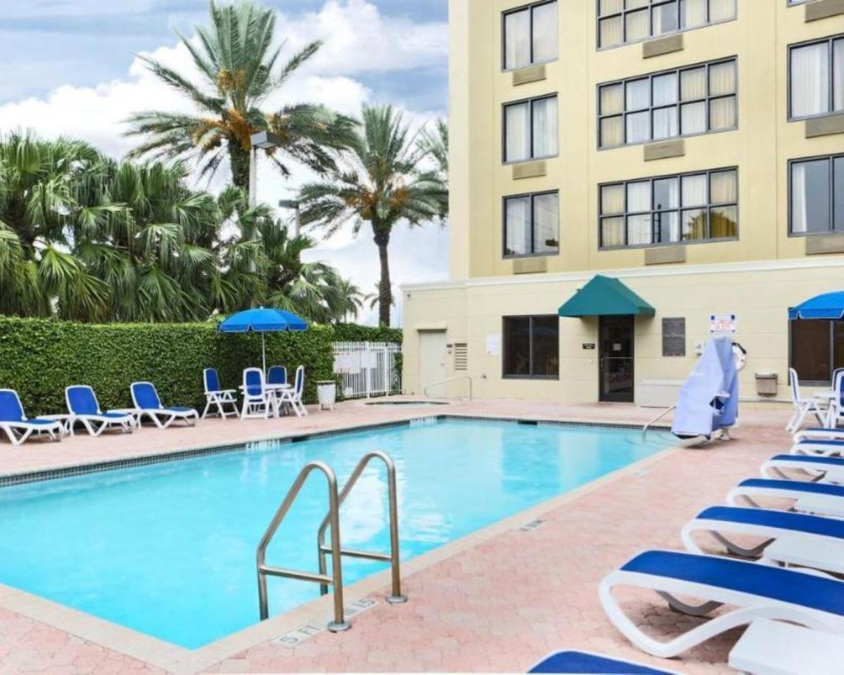 Comfort Suites Miami - Kendall - Housity