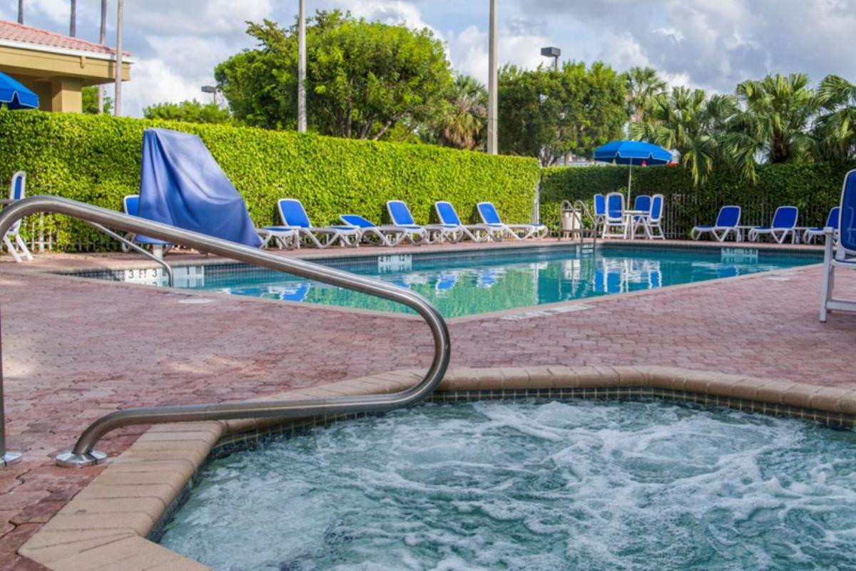 Comfort Suites Miami - Kendall - Housity