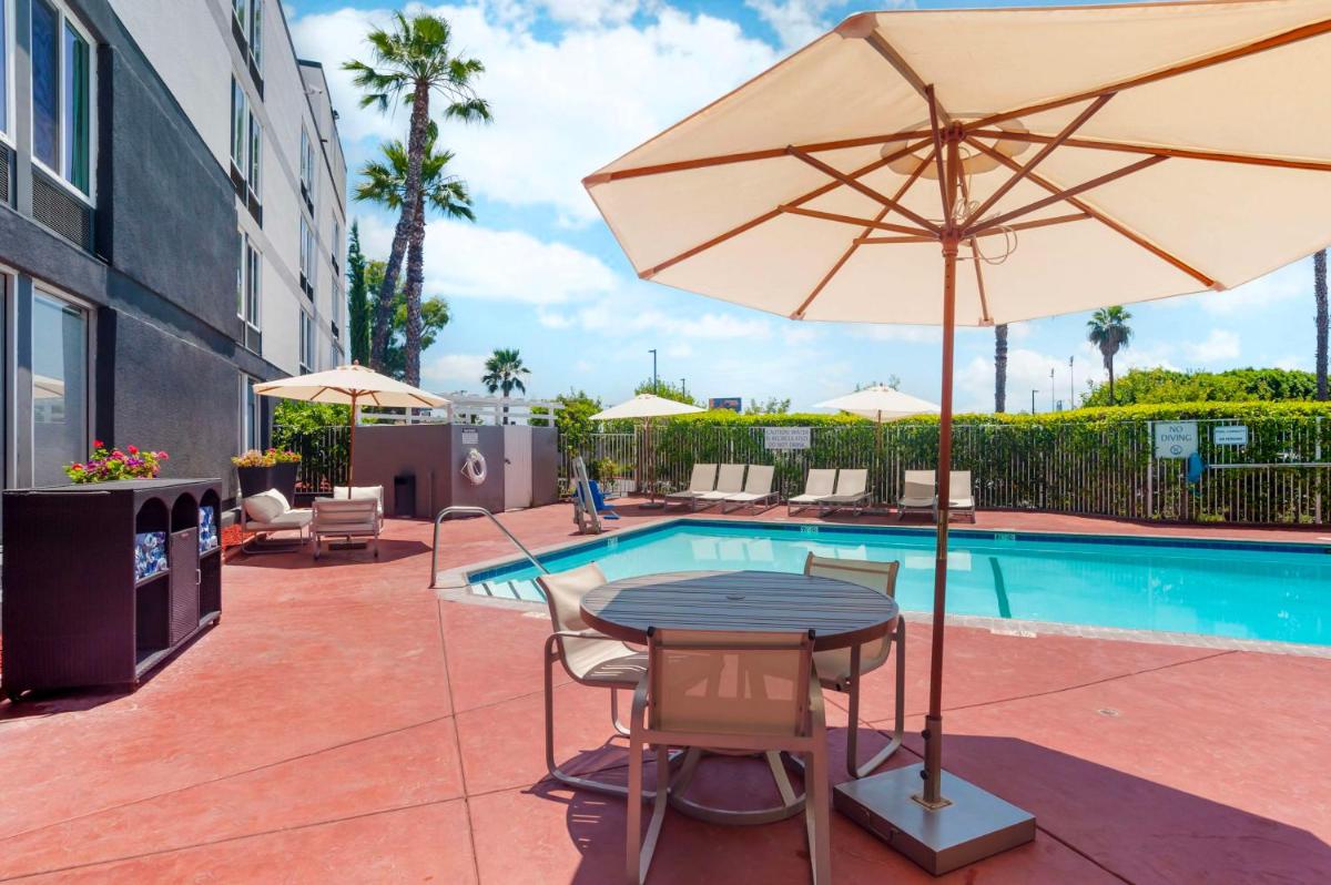 Best Western Plus Commerce Hotel - Housity
