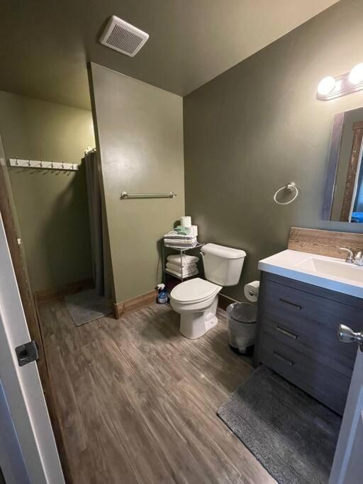 ParkWay Yellowstone Guest House Room #2 - Housity