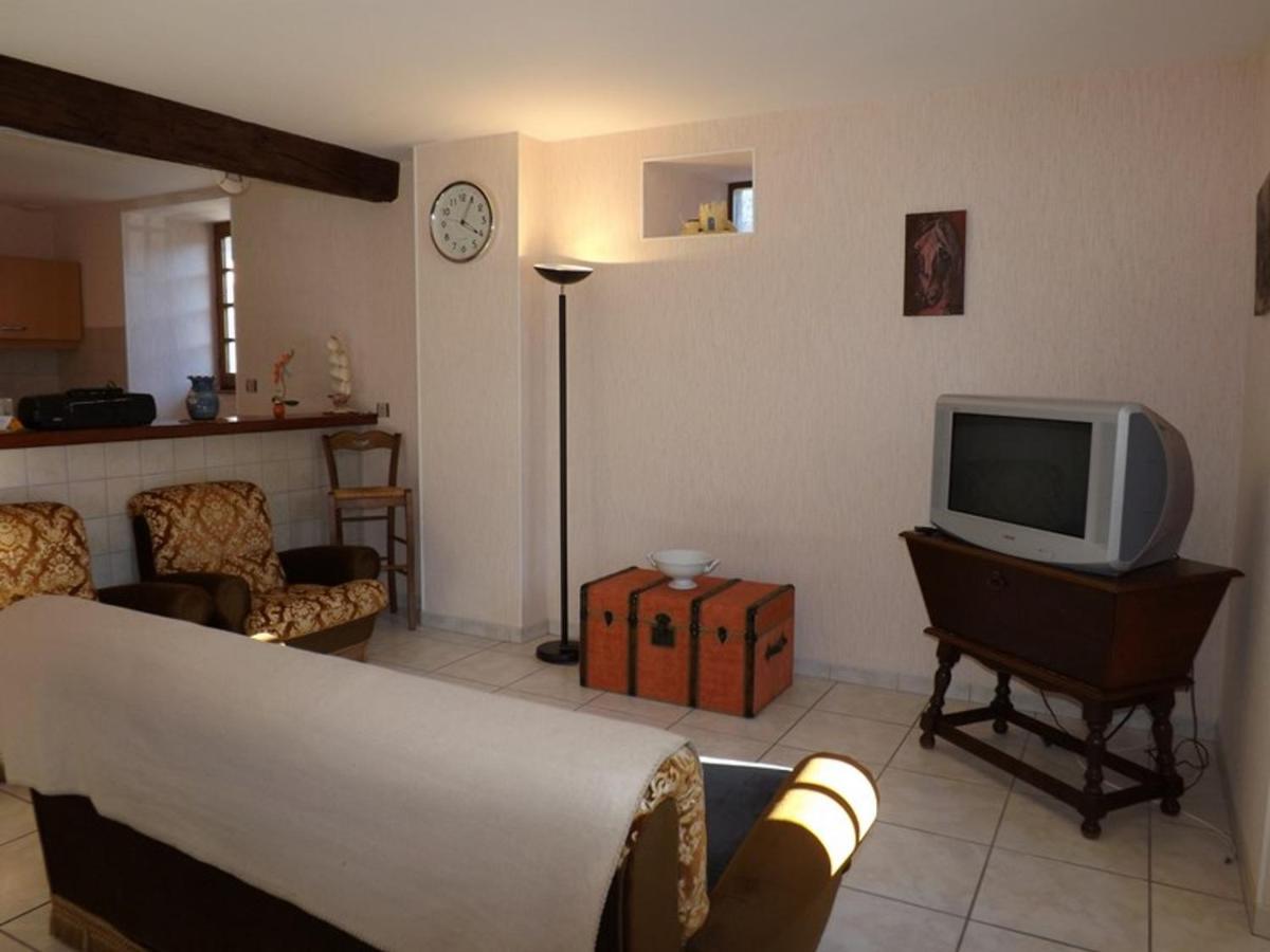Gîte Authentique, 2 Ch, Jardin Privé, Proche Activités Nature et Lac - FR-1-742-93 - Housity
