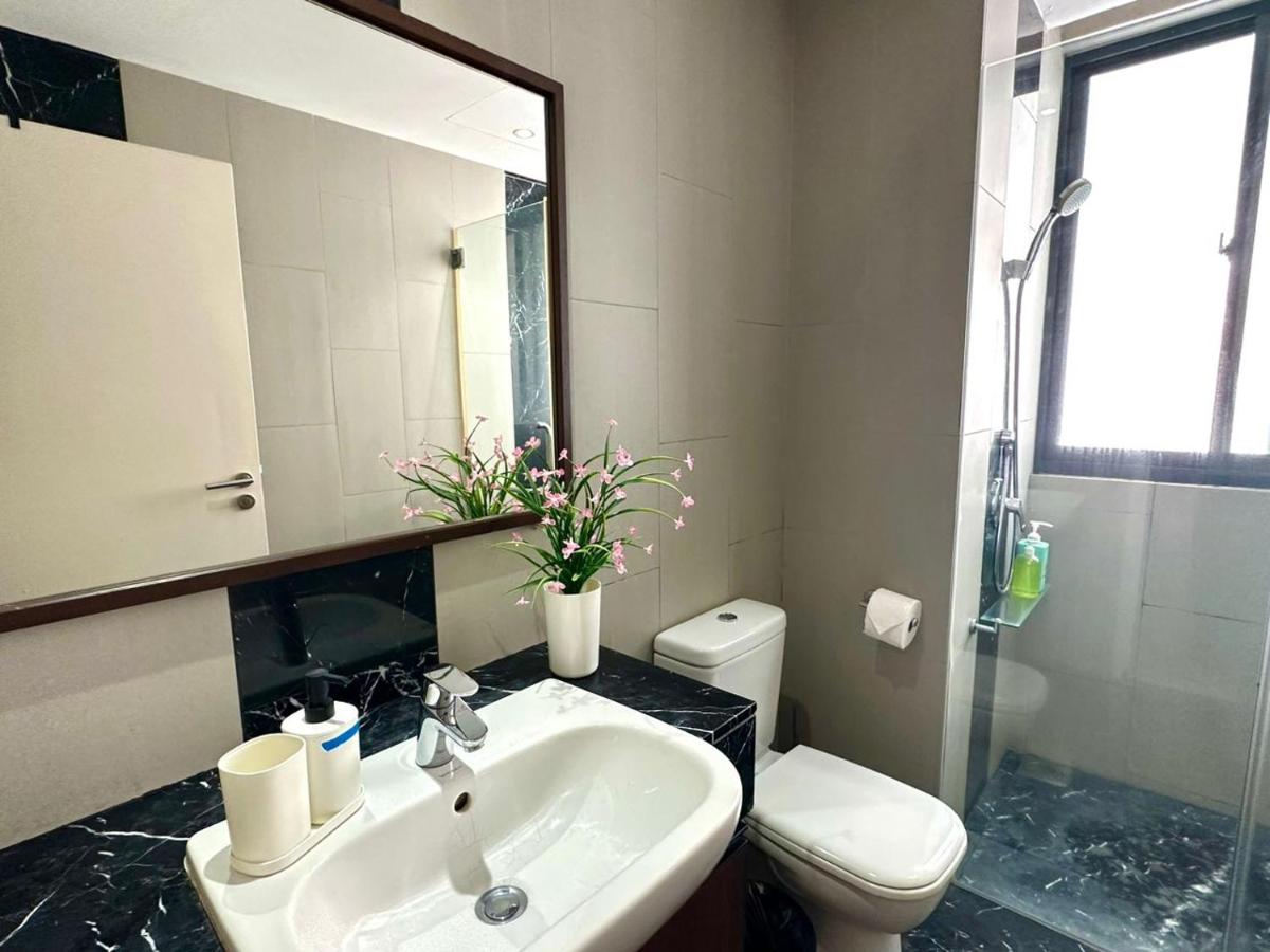 Landmark Lovely Coast View King Suite#500mbpsWifi#Netflix - Housity