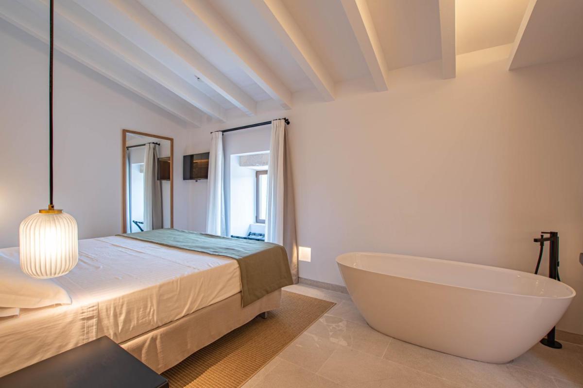 Cama o camas de una habitación en Fincahotel Treurer - Olive Grove & Grand House - Adults Only