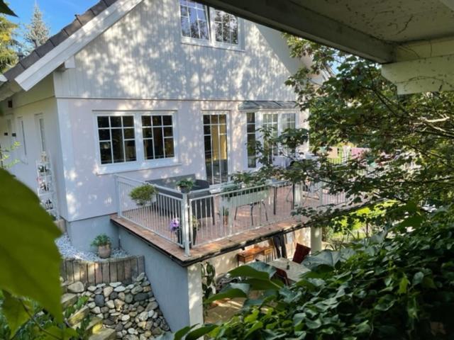 68m2 Ferienwohnung mit Pool und Garten - Housity