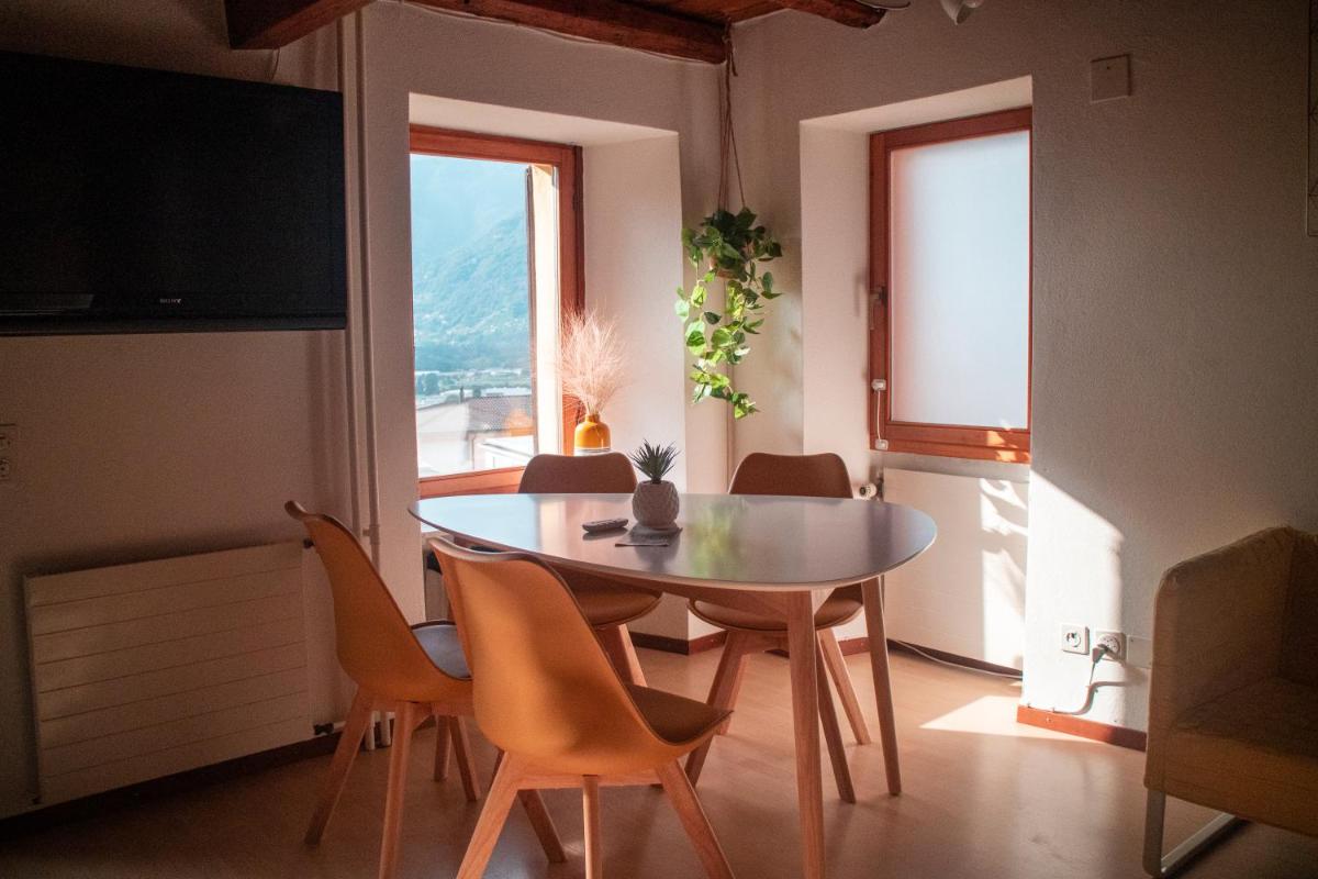 Wisteria House - Holiday Apartment - Housity