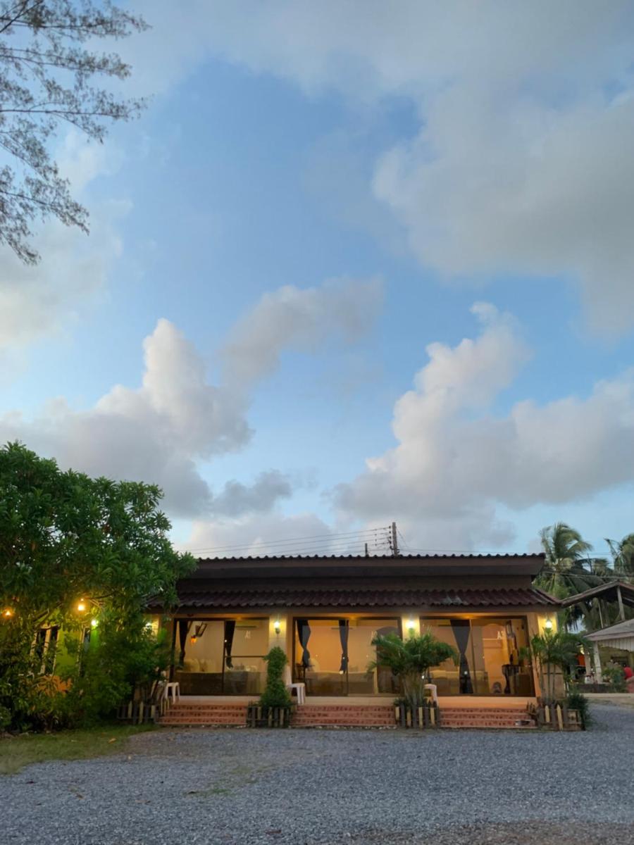 Marina Resort at Pakbara Satun - Housity