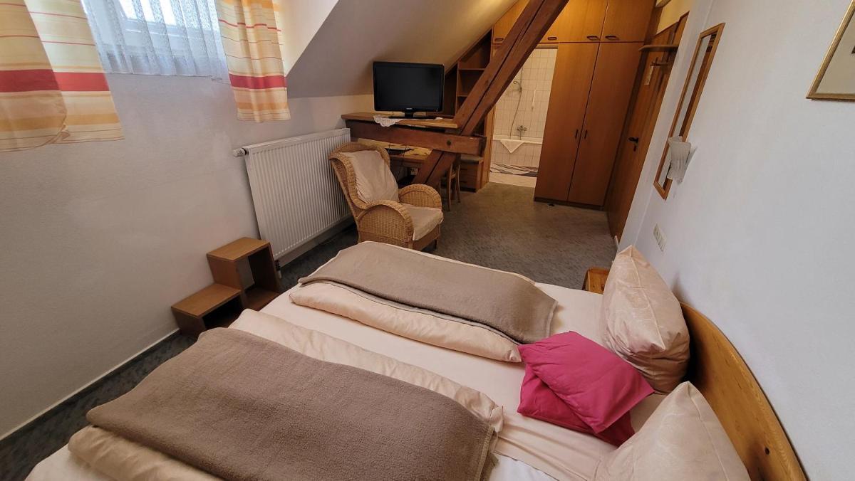Schwarzes Lamm - Housity