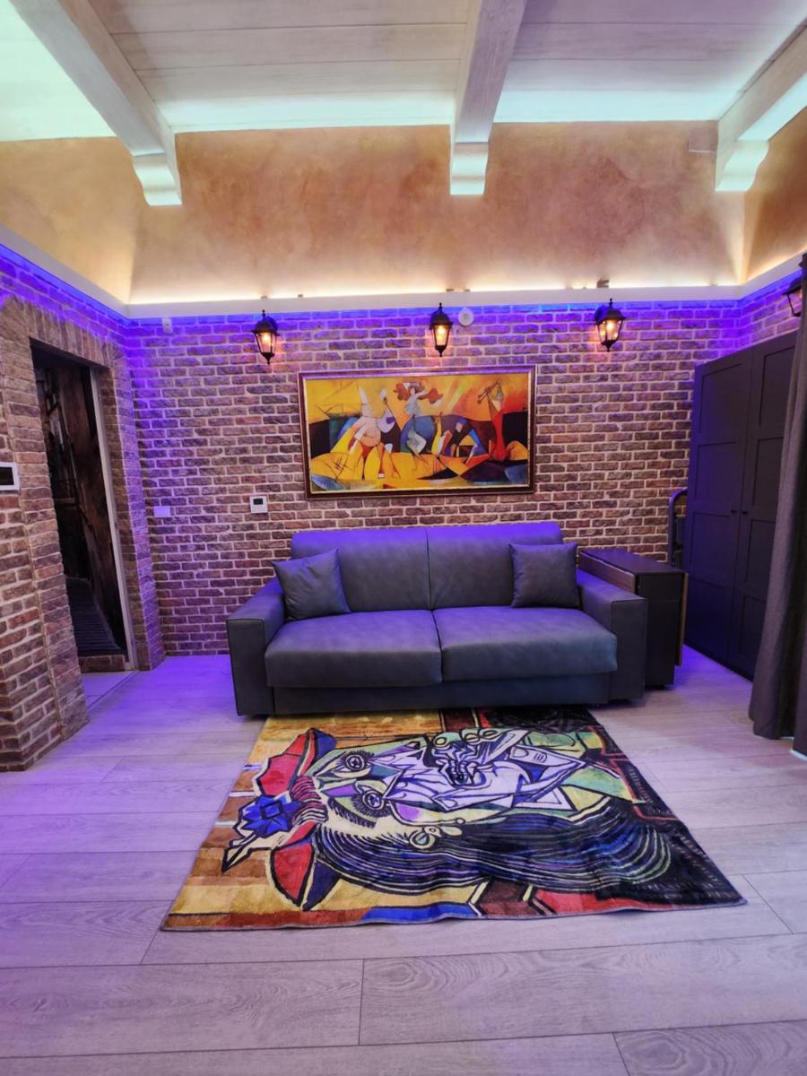 THE IMPERIAL SUITE e THE BRICKS - Housity