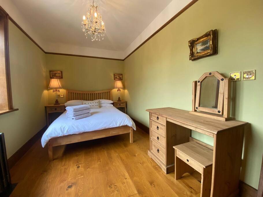 3 Bed Apartment Sleeps 6 Country House in Warwick - Housity