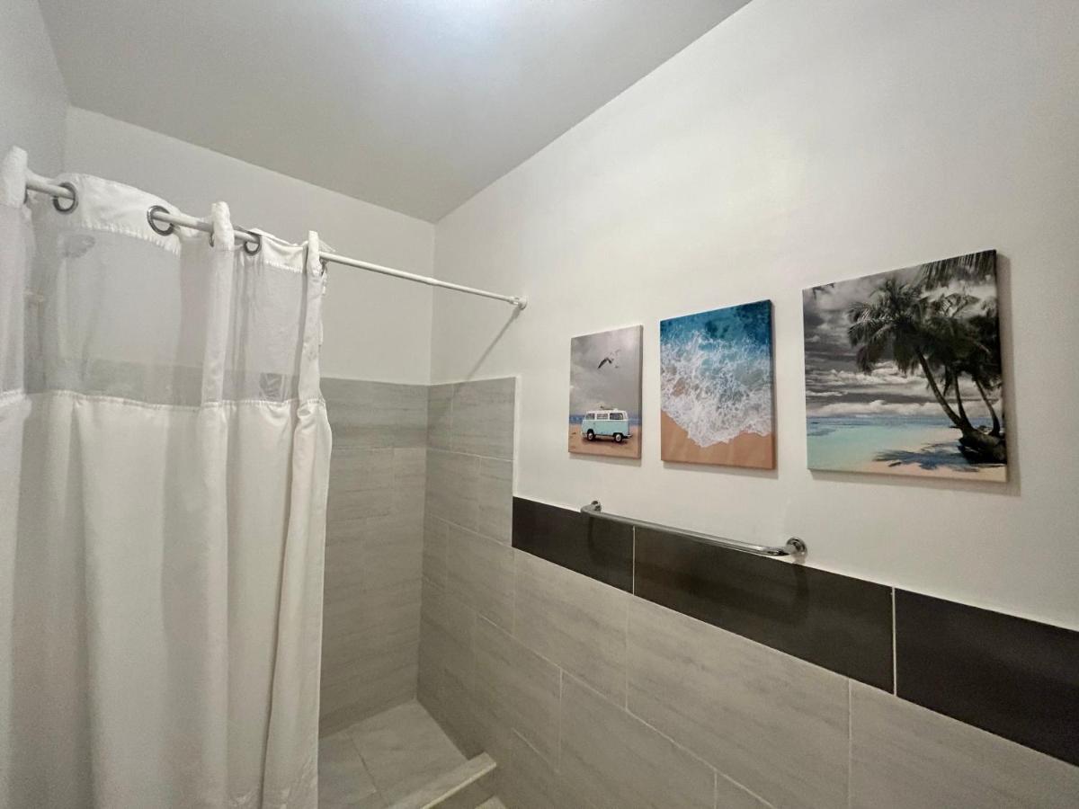 Modern, Centric Condo - Close to BEST beaches - Housity