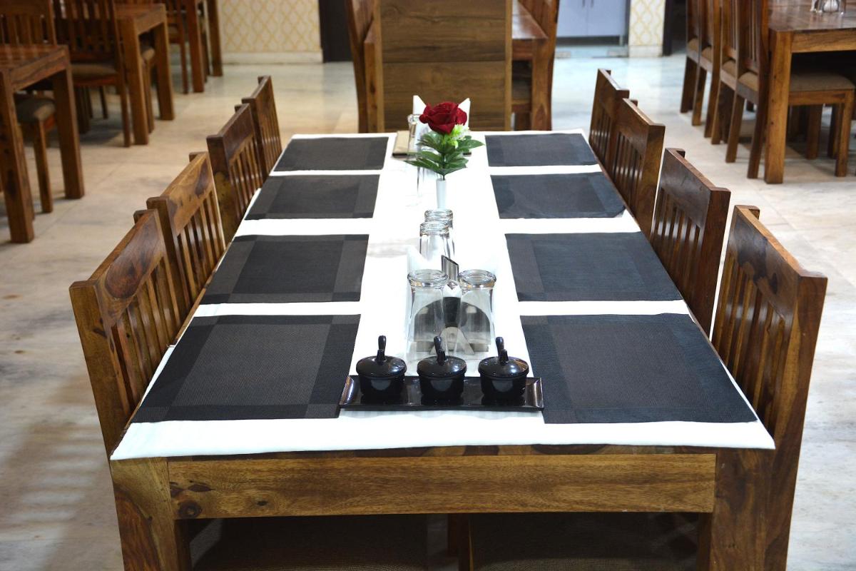 Hotel The White Tulip - Housity