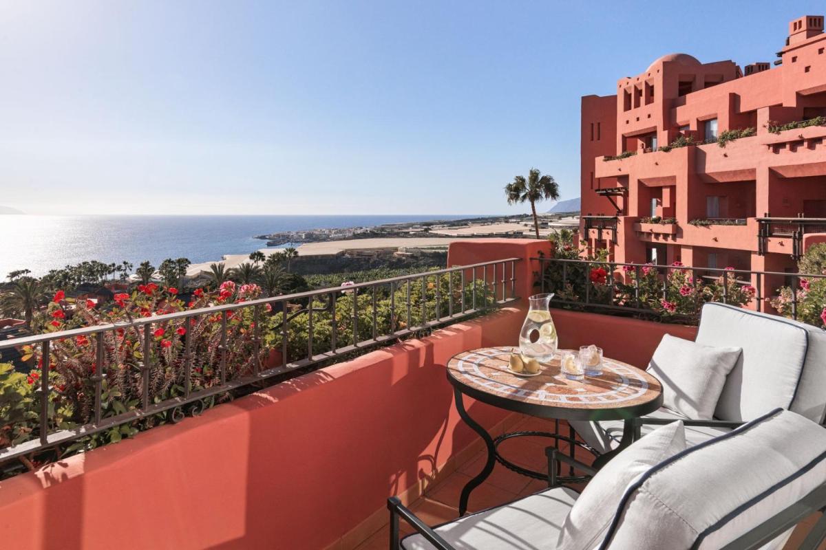 Un balcón o terraza de The Ritz-Carlton Tenerife, Abama