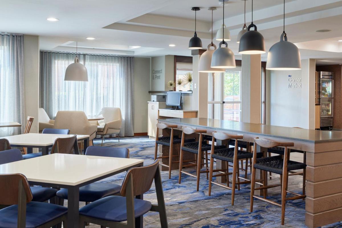 Fairfield Inn & Suites Burlington - Housity