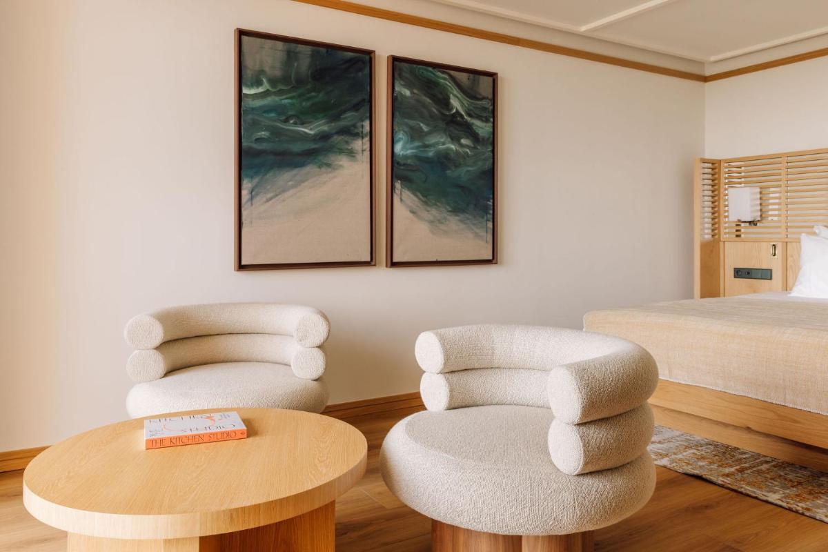 Uma área de estar em Aethos Ericeira