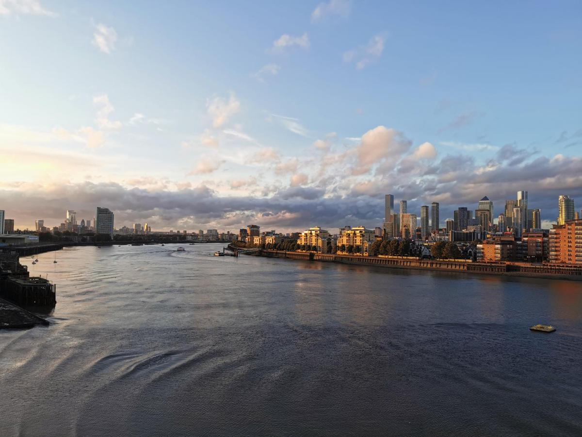 Thames River view homestay private room - Housity