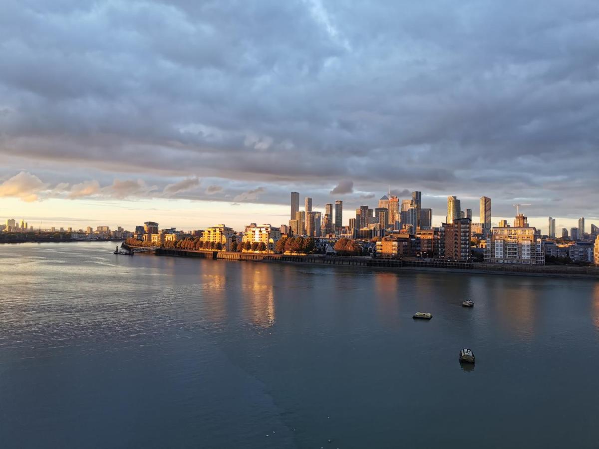 Thames River view homestay private room - Housity