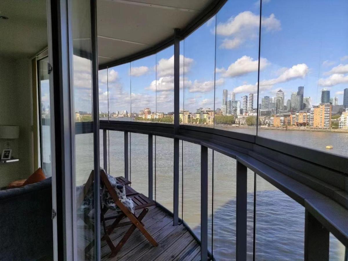 Suitetrails - Thames River view homestay private room