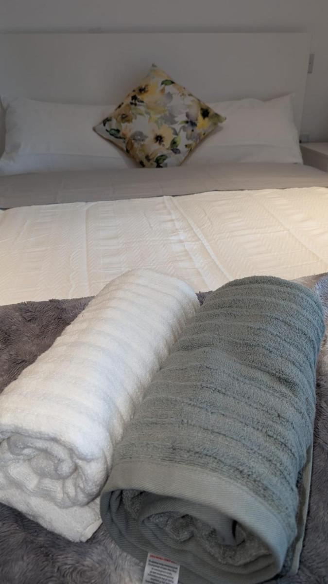 Luxury Double-Bed En-Suite Private Bedroom - Housity