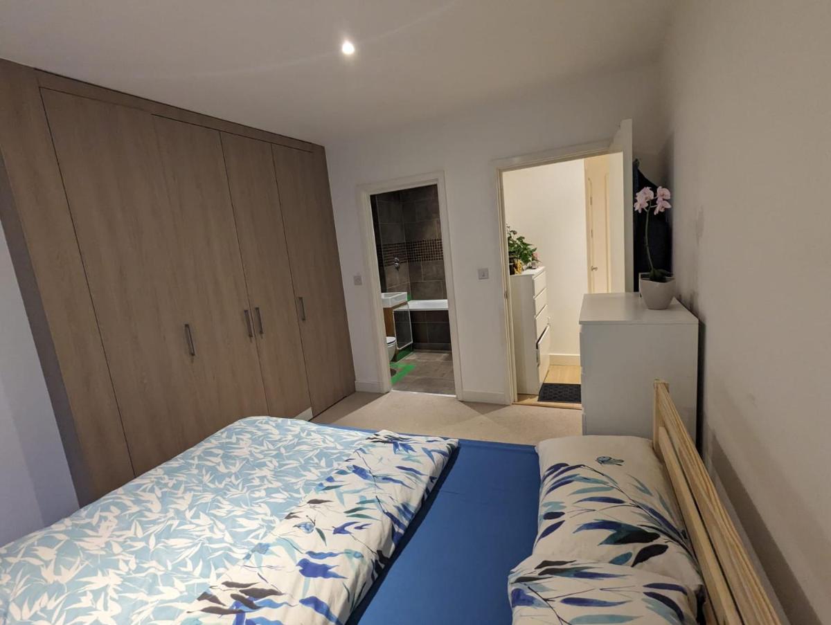 Luxury Double-Bed En-Suite Private Bedroom - Housity