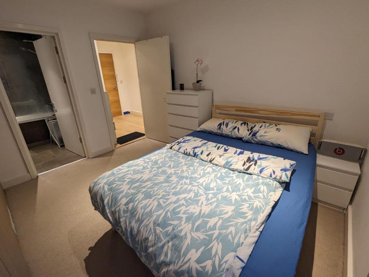 Luxury Double-Bed En-Suite Private Bedroom - Housity