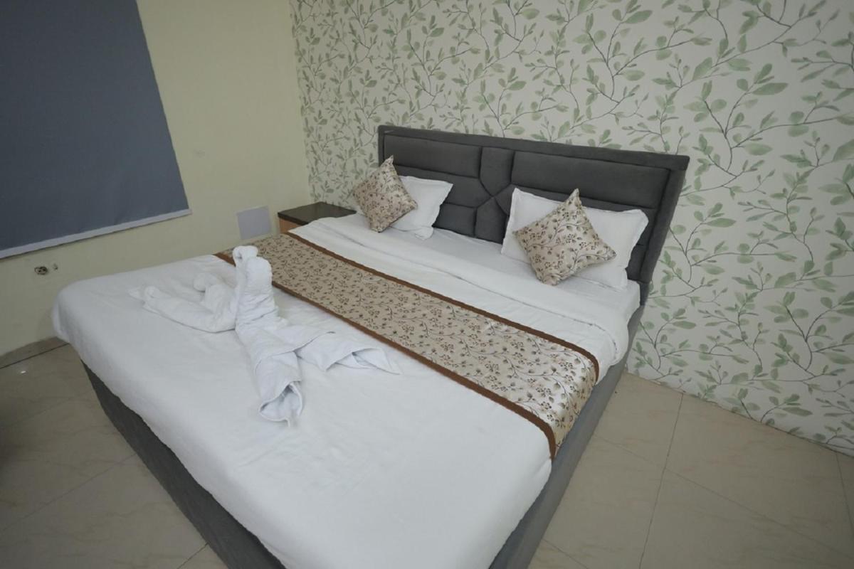 Hotel Mukund Dham-Near Mathura Railway Station - Housity