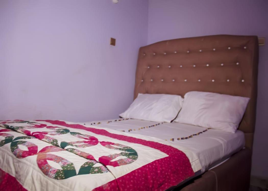 DeGroove Paradise Hotel - Housity