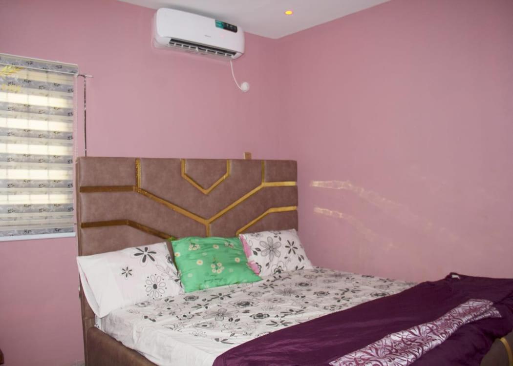 DeGroove Paradise Hotel - Housity