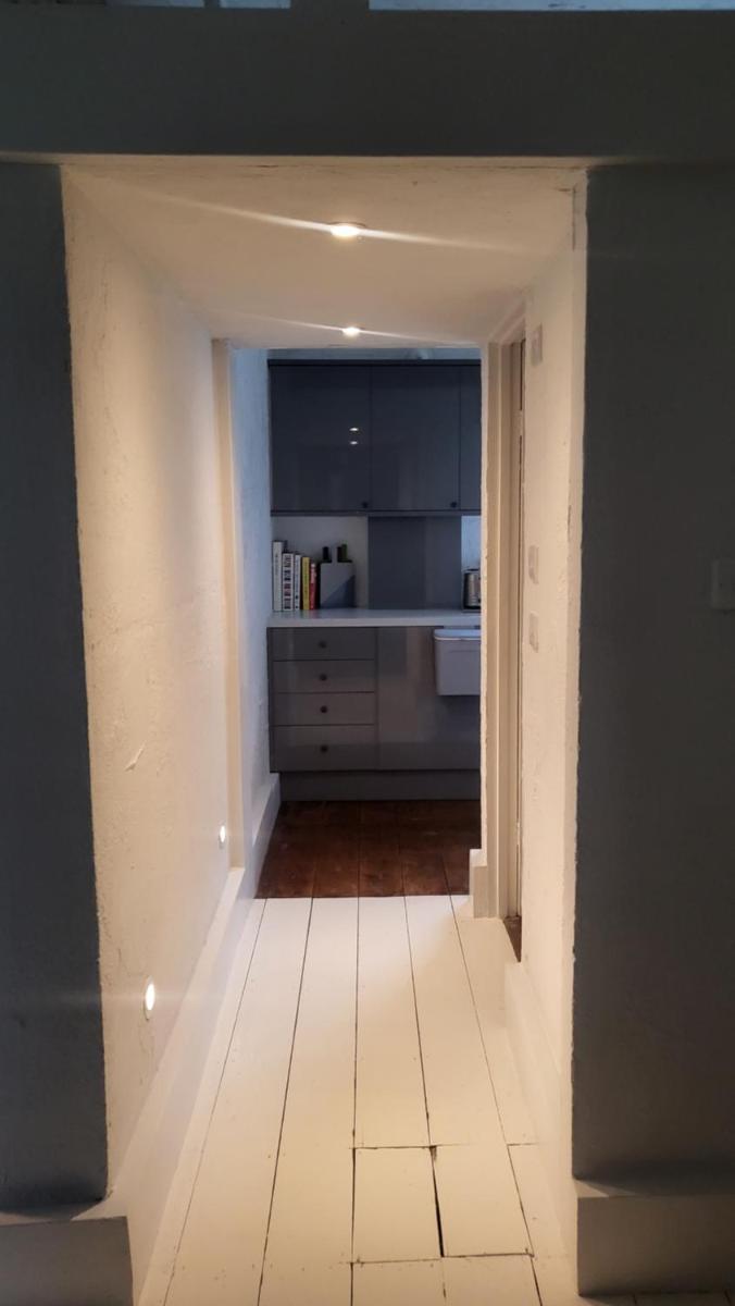 One Bed Quiet Garden Flat in Central Hove with FREE onsite PARKING - 5 min walk to beach - 10 min to Brighton - Housity