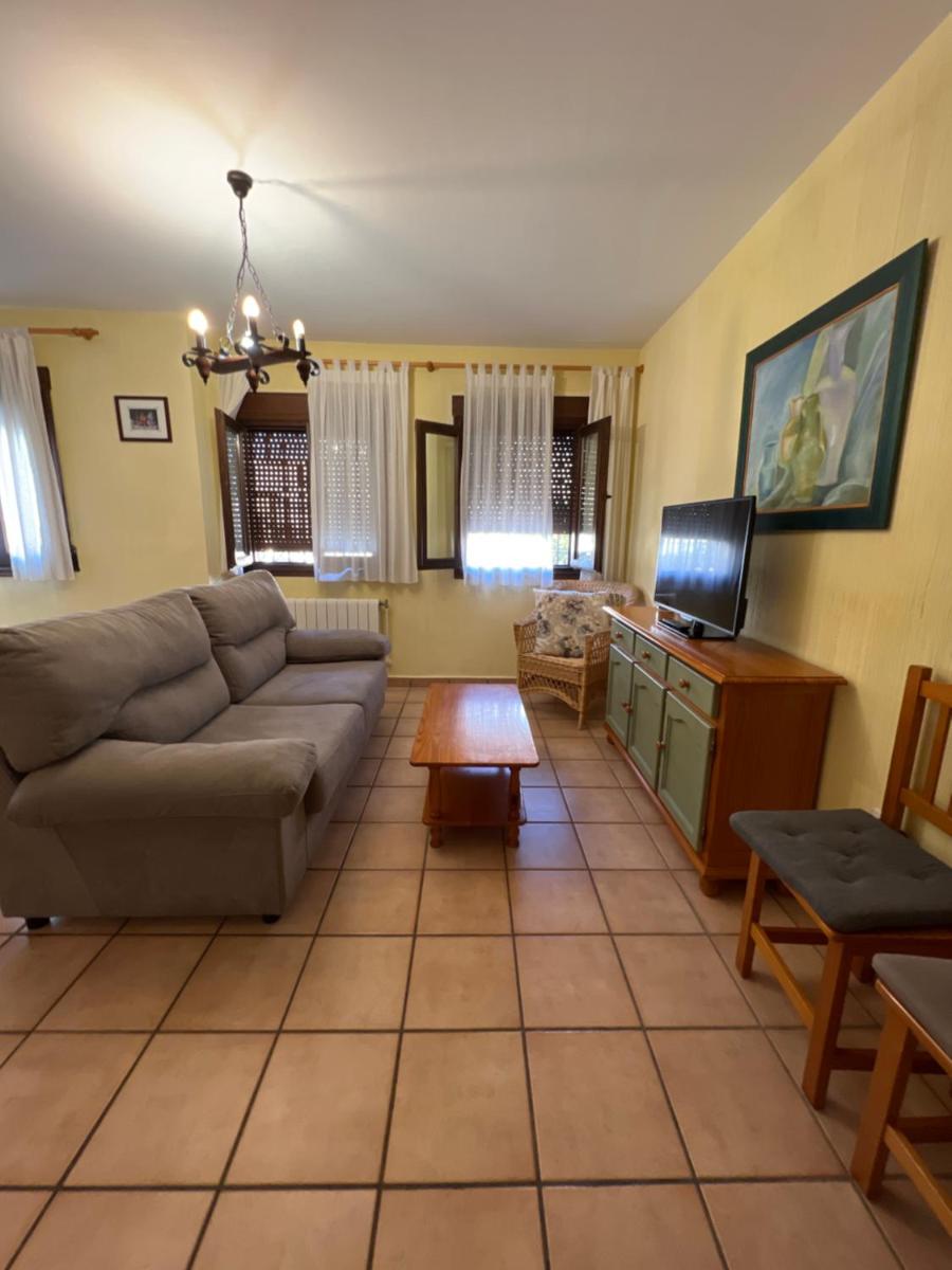 Apartamentos Los Parrales - Housity