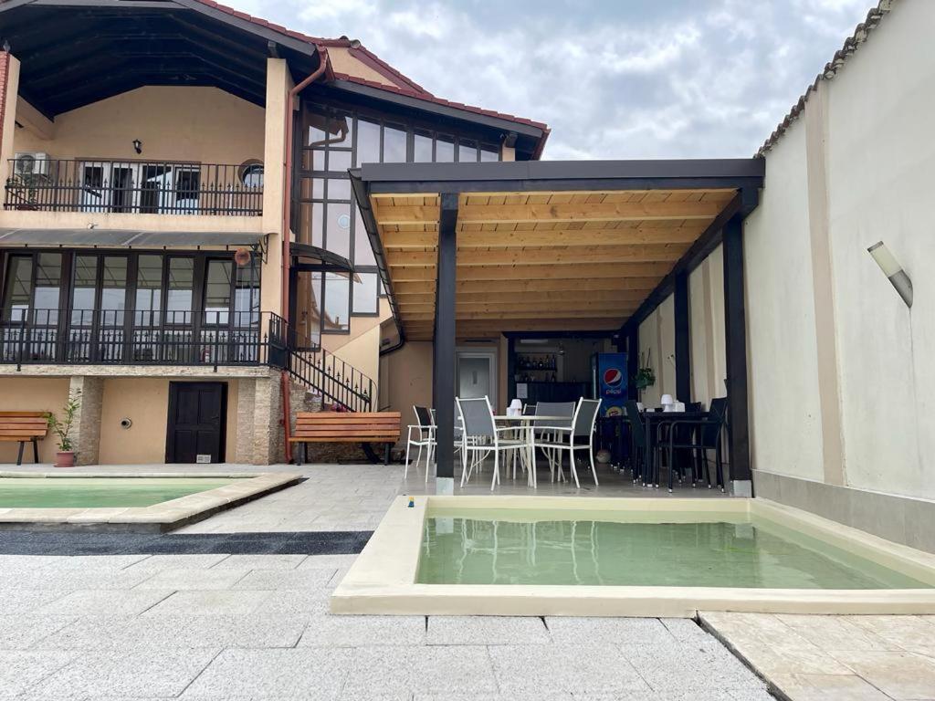 Thermal Family Resort - Housity