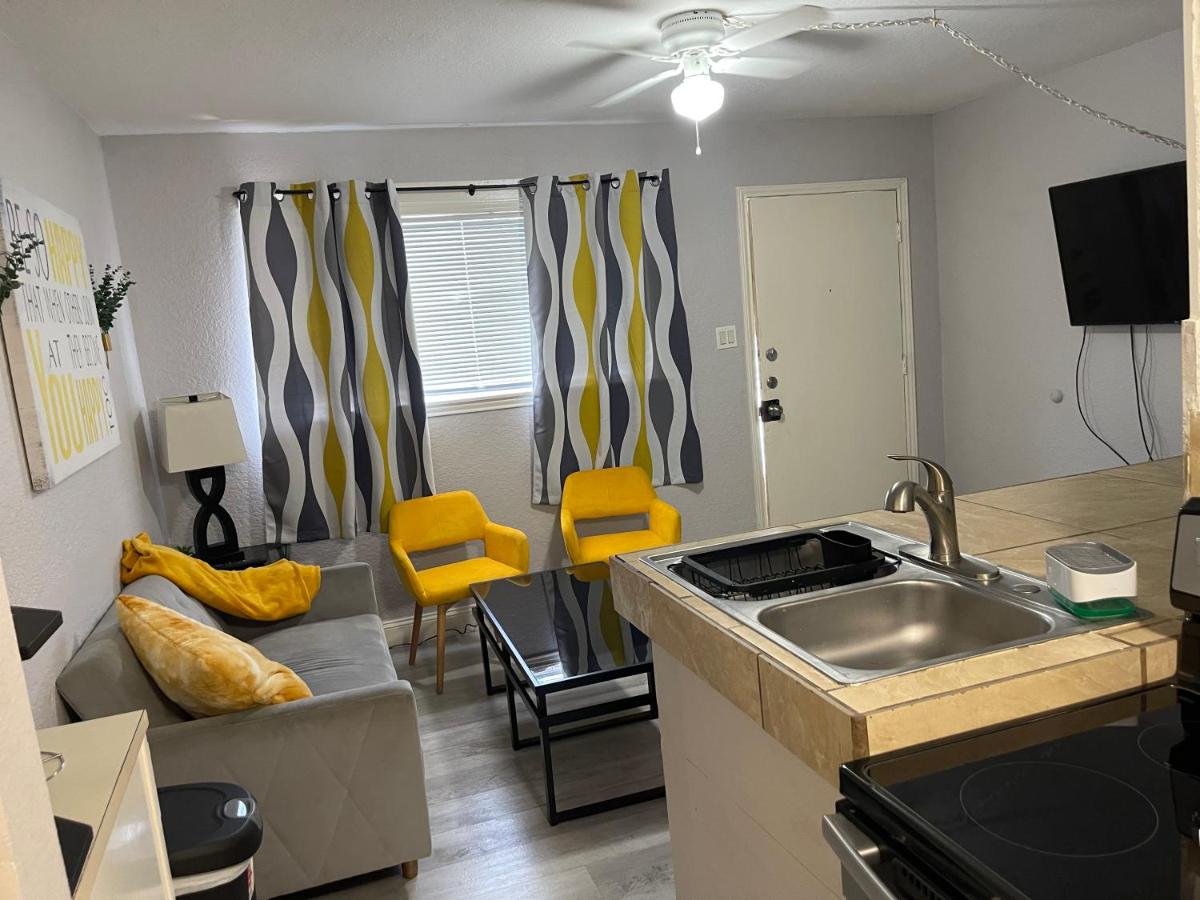 Horizon Getaway-Furnished Apartment - Housity