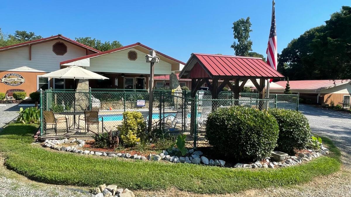 Bay Springs Country Inn & Marina - Housity