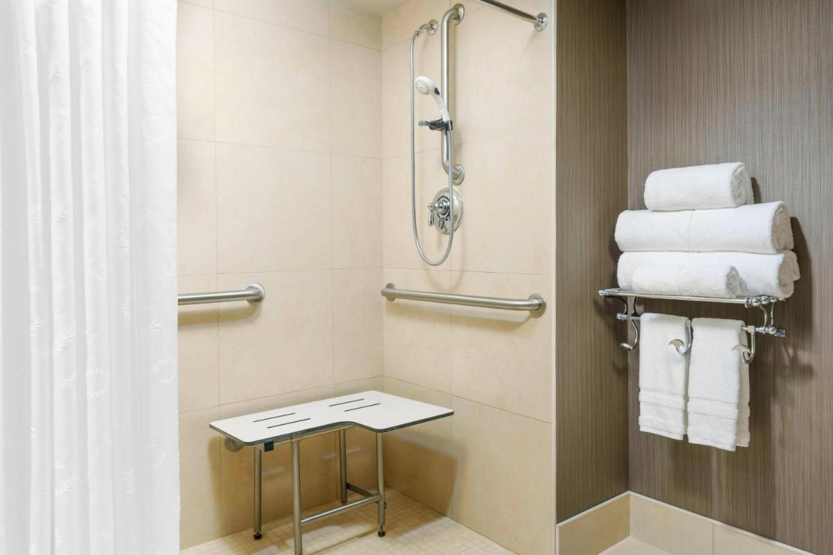 Sheraton Baltimore North - Housity