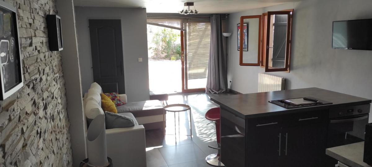 T2 à ENSUES LA REDONNE Proche calanques - Housity