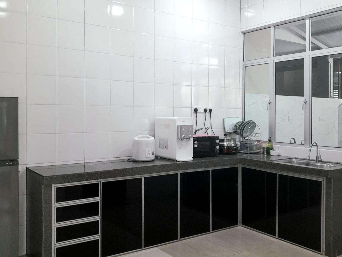 IMPIAN STAY #2 Semi Bungalow House - Housity