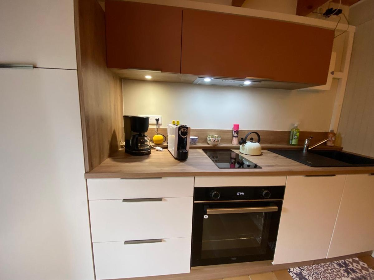 Cuisine ou kitchenette dans l'établissement Les Moulins Du Duc ÉCOLODGE